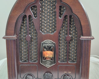 Vintage GE General Electric Model 7-4100JA Retro Cathedral AM FM