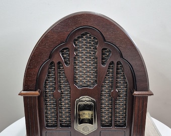 Vintage GE General Electric Model 7-4100JA Retro Cathedral AM FM