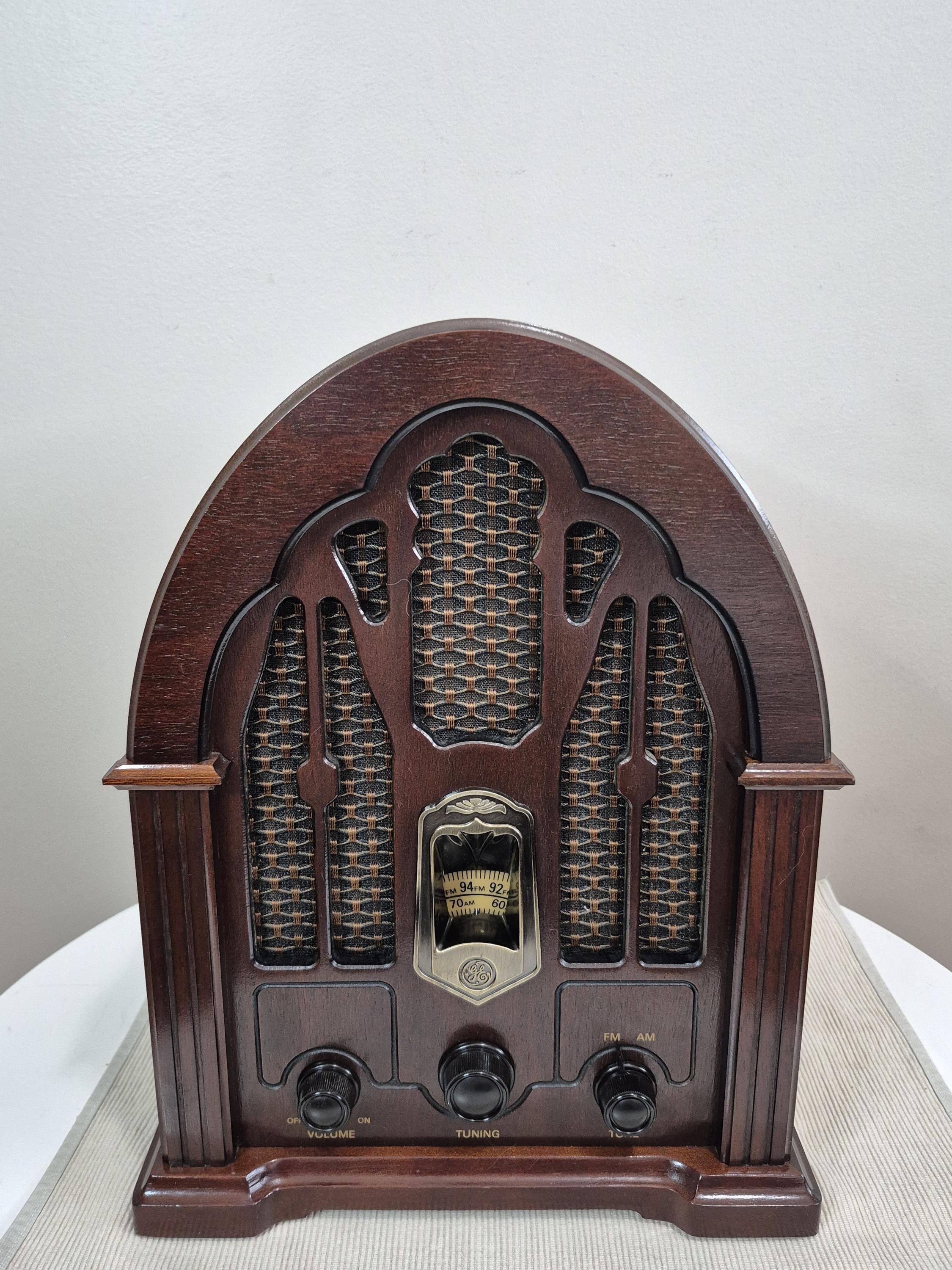 トムソン7-4100J GE レトロ木製ラジオFM/AM動作確認済アンティーク調 Vintage GE General Electric Model 7-4100JA Retro Cathedral AM FM