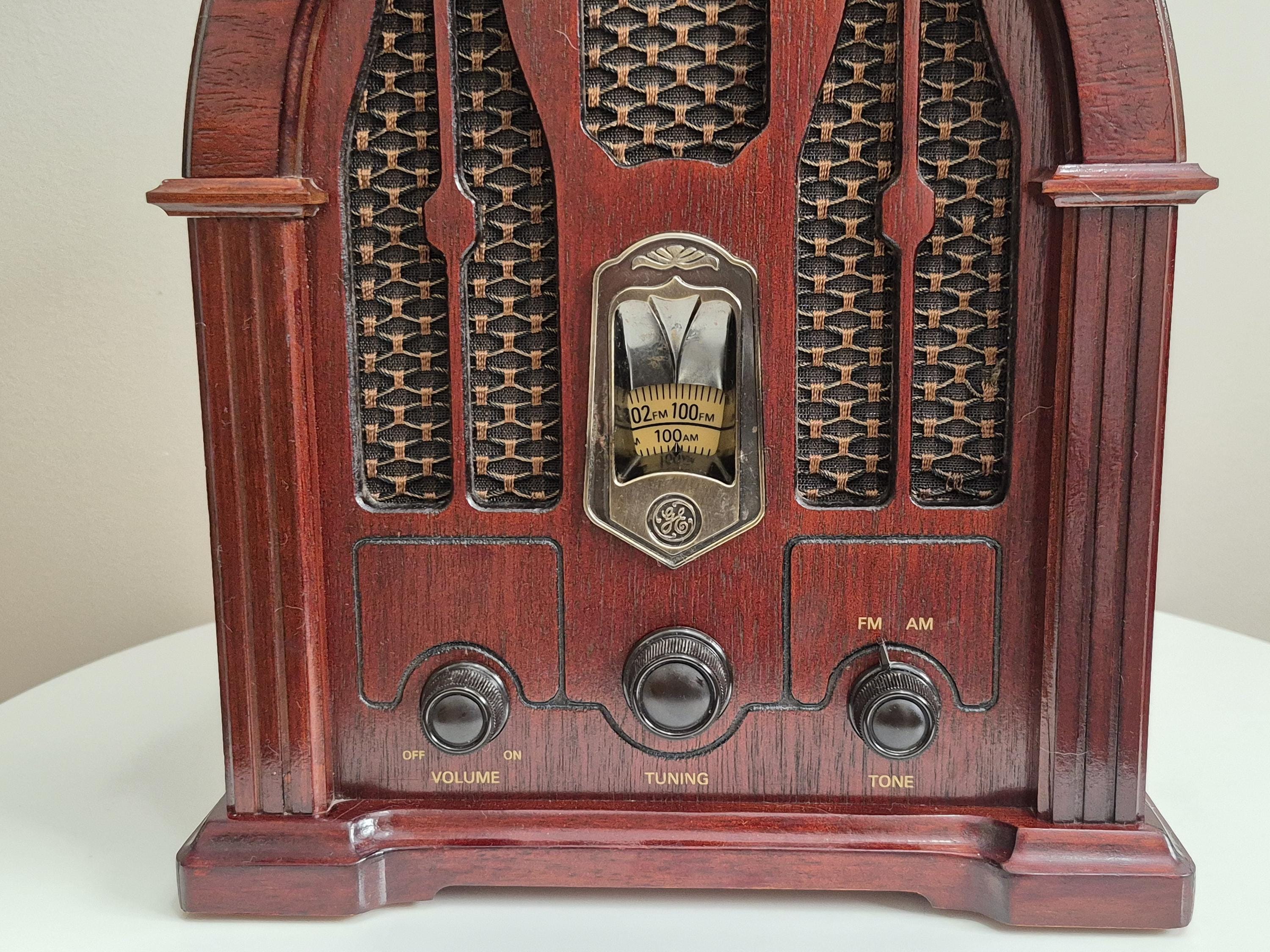 Vintage GE General Electric Model 7-4100JA Retro Cathedral AM FM