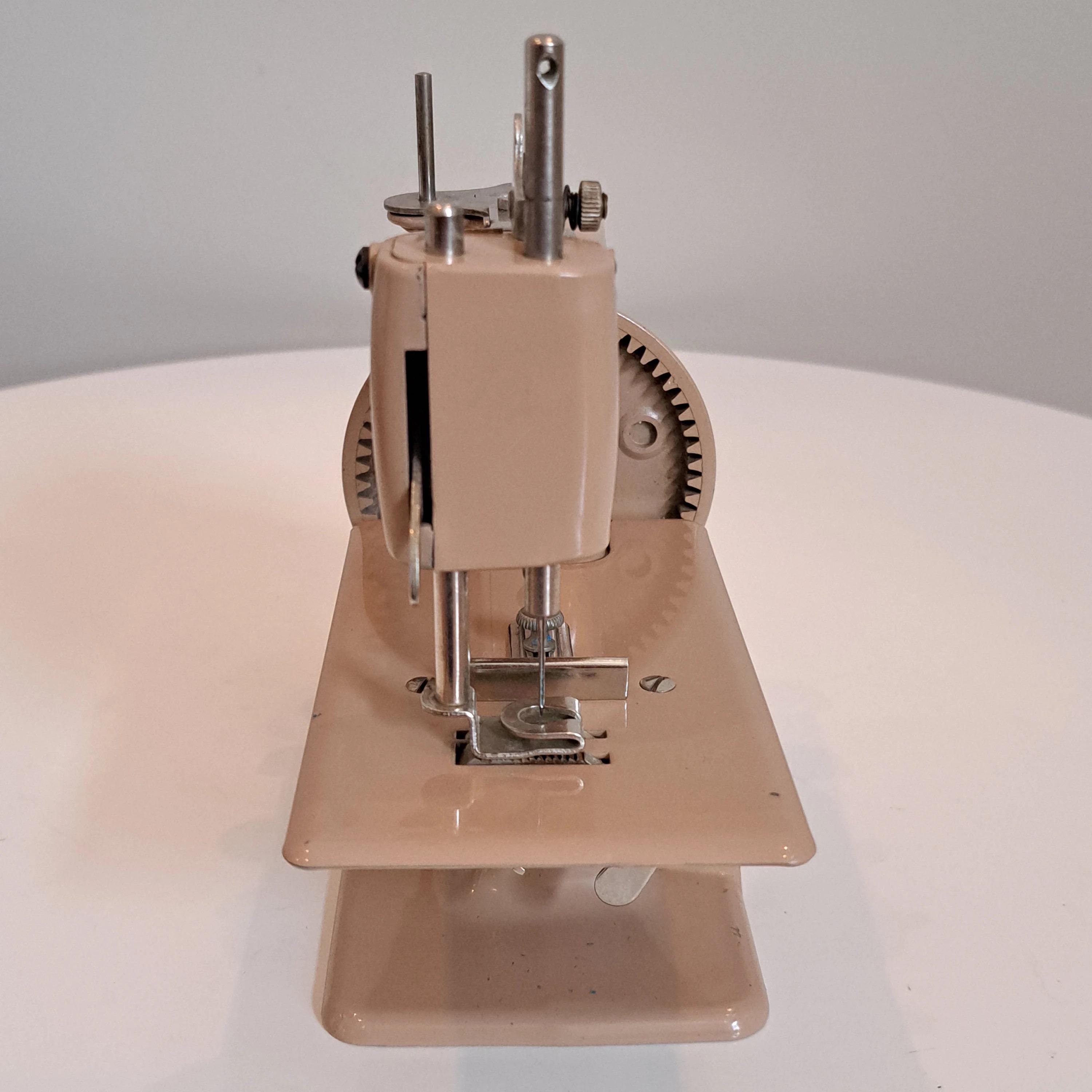 Vintage 1950 Singer Sewhandy 20 Child's Sewing Machine WITH Sewing