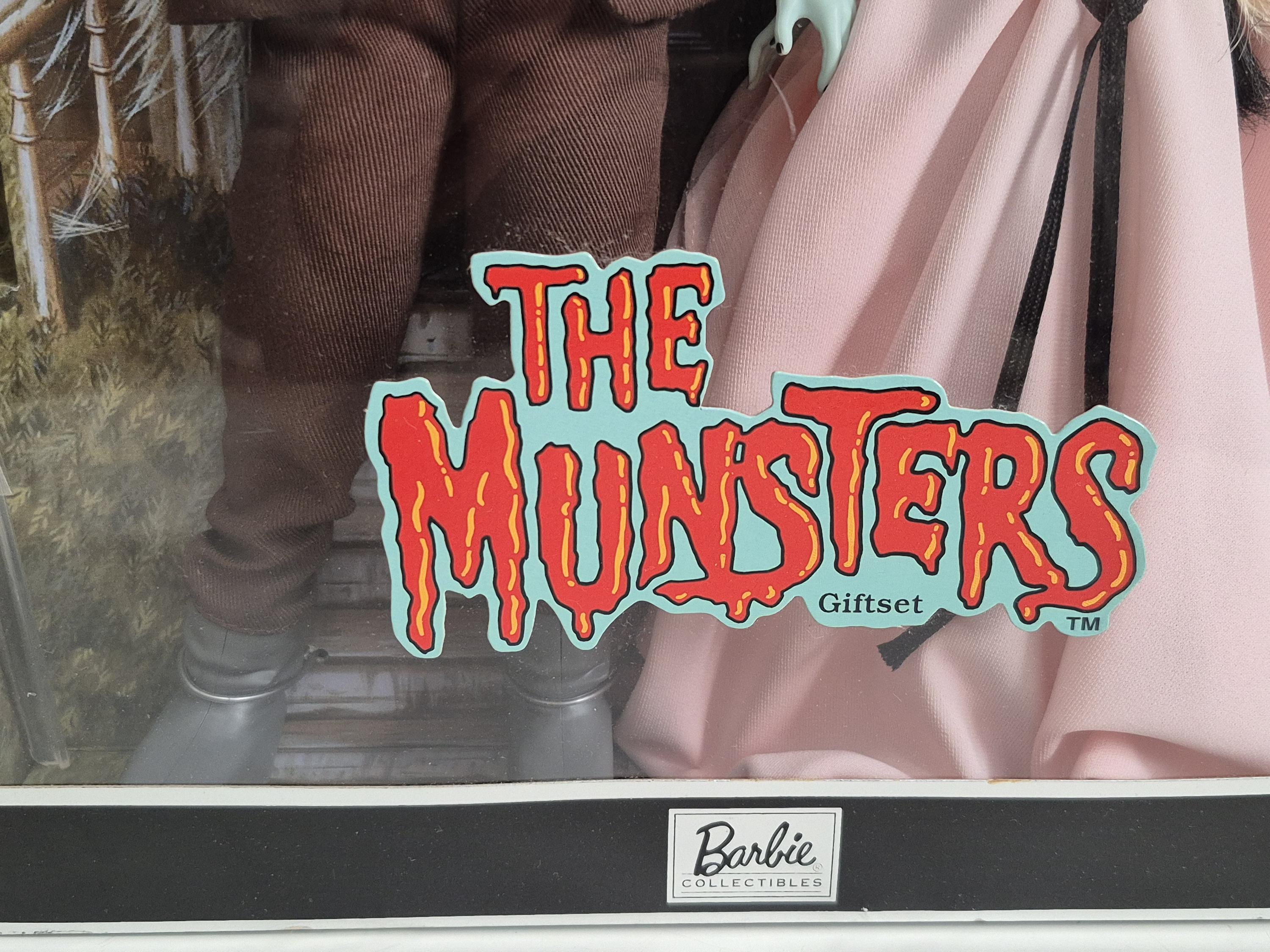 Vintage 2001 the Munster Gift Set 50544 Herman and Lily Munster