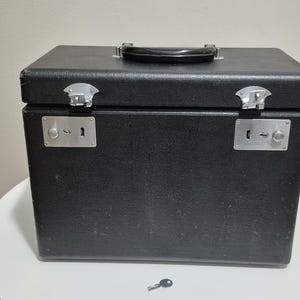 Vintage Singer Featherweight Case WITH Key - Latches DO NOT Work