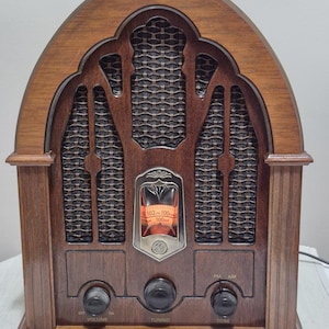 Vintage GE General Electric Model 7-4100JA Retro Cathedral AM FM