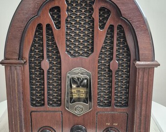 Vintage GE General Electric Model 7-4100JA Retro Cathedral AM FM