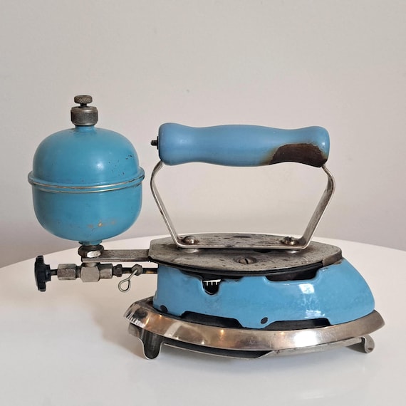 Vintage 1940's Model 4-A Coleman's Insta Lite Steam Iron With Blue