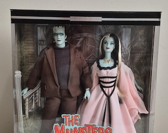 Vintage 2001 the Munster Gift Set 50544 Herman and Lily Munster