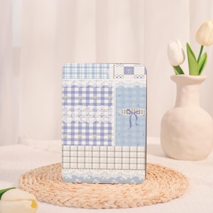 Individuelle Blaue Fliege karierte Schutzhülle Kindle Tasche mit Handschlaufe für Kindle Paperwhite 12 / 11-6.8 / 10-6 , Kindle Colorsoft, Kindle 8 10 11Gen