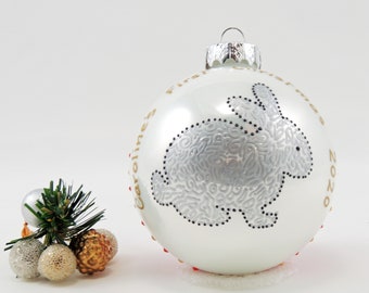 Baby weihnachtlich süßer Hase Ornament - Personalisierte handbemalte Glaskugel - Süßer Baby Baumwollschwanz Hase - Personalisiertes Weihnachtsdekor