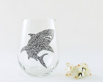 Great white shark wine glass / Shark lover gift / Shark gift / Ocean animal / Nautical / Hand painted stemless wine glass / Personalized