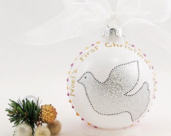 Personalisierte Taube Weihnachtskugel aus Glas - Handbemalte Baby-Weihnachtskugel - Peace Love Taube - Neues Baby Geschenk