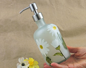 Daisies hand painted frosted glass soap dispenser / White flowers / Sustainable bottle / Gift for her