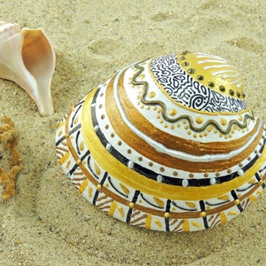 Hand Painted Seashell Clam: Metallic Coastal Decor, Ring Dish