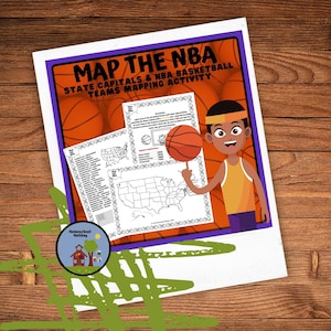 Op de afbeelding: Een printbare educatieve activiteit voor kinderen met een kaart van de Verenigde Staten met staten die in zwart-wit zijn omlijnd. De activiteit bevat een lijst met hoofdsteden van staten en NBA-basketbalteams. De titel van de activiteit is "Map the NBA: State Capitals & NBA Basketball Teams Mapping Activity".
