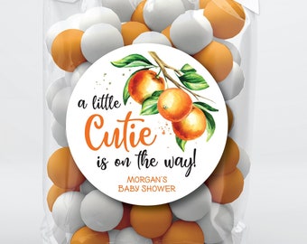 A Little Cutie Ist Unterwegs. Kleine Babyparty Aufkleber. Personalisierte Favor Aufkleber oder Tags. 3 Größen