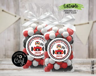 Etiquetas editables para cumpleaños con temática de carreras, Gracias por correr (de My Party), Pegatinas imprimibles para fiesta de carreras, Coche de carreras rojo. Plantilla de pegatinas redondas para hacer tú mismo.