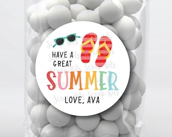 Etiquetas para el último día de clases: ¡Que tengas un gran verano! Chanclas, pegatinas o etiquetas personalizadas para regalos de fiesta infantil o para bolsas de dulces. Fin de año.