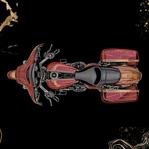 Puede incluir: Una vista desde arriba de una motocicleta con un esquema de color rojo y negro con detalles de líneas en tono dorado. La motocicleta incluye un carenado frontal, un tanque de combustible central, un asiento negro y dos alforjas laterales.