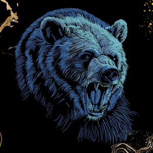 Peut inclure: Illustration détaillée d'une tête d'ours rugissant, avec une gueule ouverte et des dents acérées. L'ours est représenté en nuances de bleu sur fond noir, avec des touches dorées. L'œuvre a un aspect texturé, presque brodé.