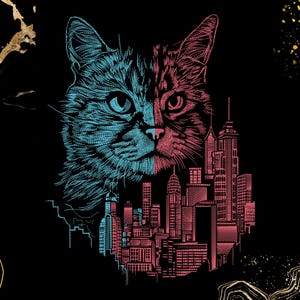 Può includere: Design grafico nero con la faccia di un gatto divisa a metà, una metà blu e l'altra rosa. La faccia del gatto è sovrapposta a un paesaggio urbano nei colori corrispondenti. Forme astratte dorate e nere sullo sfondo.