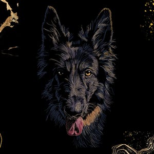 Könnte beinhalten: Eine detaillierte Illustration eines Deutschen Schäferhundkopfes auf schwarzem Hintergrund. Der Hund hat dunkles Fell mit goldenen Highlights, bernsteinfarbene Augen und eine sichtbare rosa Zunge. Die Ecken zeigen abstrakte goldene Linien.