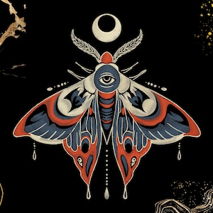 Puede incluir: Ilustración detallada de una polilla con intrincados bordados. La polilla presenta alas rojas, azules y blancas, un diseño de ojo central y una luna creciente. El fondo es negro con detalles dorados.