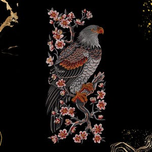 Puede incluir: Un águila gris y roja posada en una rama con flores rosas. El águila tiene un pico afilado y un diseño detallado. El fondo es negro.