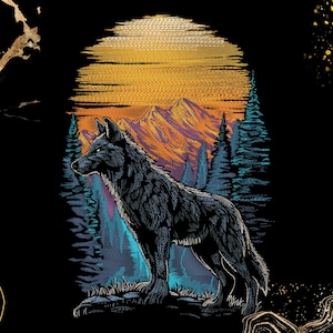 Pode incluir: Ilustração de um lobo negro sobre uma rocha, com um fundo de montanhas, pinheiros e um pôr do sol. A obra apresenta uma representação detalhada do lobo com um aspeto texturizado e uma paleta de cores preto, laranja e azul-petróleo.