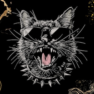 Könnte beinhalten: Schwarz-weiße Illustration einer Katze mit Sonnenbrille und Nietenkragen, die ihr Maul aufreißt und brüllt. Die Zunge der Katze ist rosa. Der Hintergrund ist schwarz mit goldenen Akzenten.