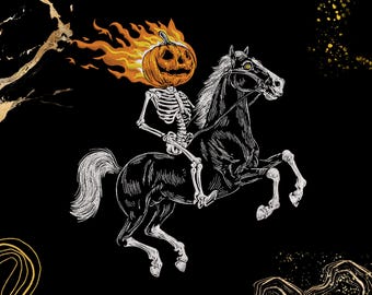 Może przedstawiać: Czarno-biała ilustracja szkieletu jadącego na czarnym koniu z dyniową głową w płomieniach. Grafika ma motyw Halloween, ze złotymi akcentami w tle.