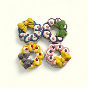 Mini Bow Tie Donuts - Chicken Pet Treats for Dogs Cats | Healthy Creative Pet Snacks | Cute Dog Gifts | Cute Cat Gifts | Pet Gifts