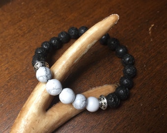 White howlite and black lava rock aromatherapy bracelet, essential oil diffuser, holistic, trendy, boho, yoga jewelry, 8mm beads