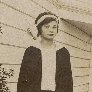 A girl - Original Antique Photo / Photograph