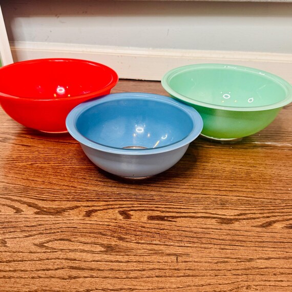 vintage 1950 pyrex bowls