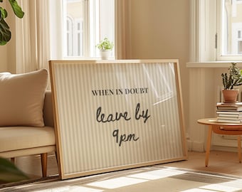 Letrero con la frase "Cuando tengas dudas, sal antes de las 9:00 p. m.", decoración divertida para dormitorios, arte para la sala de estar, impresión tipográfica, decoración con dopamina, arte divertido para el dormitorio, impresión a rayas