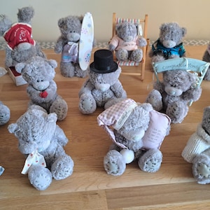 Kolekcja Me to You Bears, 14 cm vintage, Tatty Teddy, Hawaje, krzesło plażowe, poduszka, sweter, para młoda, pan młody, ślub, dziecko, stojący