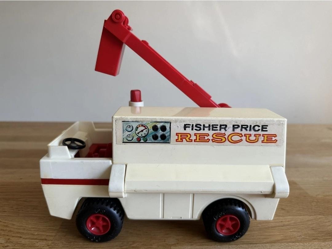 【希少品】Fisher-Price RESCUE 消防車 1974年製おもちゃ Vintage Fisher Price Adventure People 303 Emergency Rescue Car