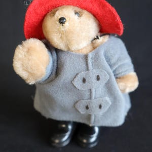 Paddington bear collectible, teddy bear with red hat and heavy boots, 12cm 1987 vintage, Eden Toys