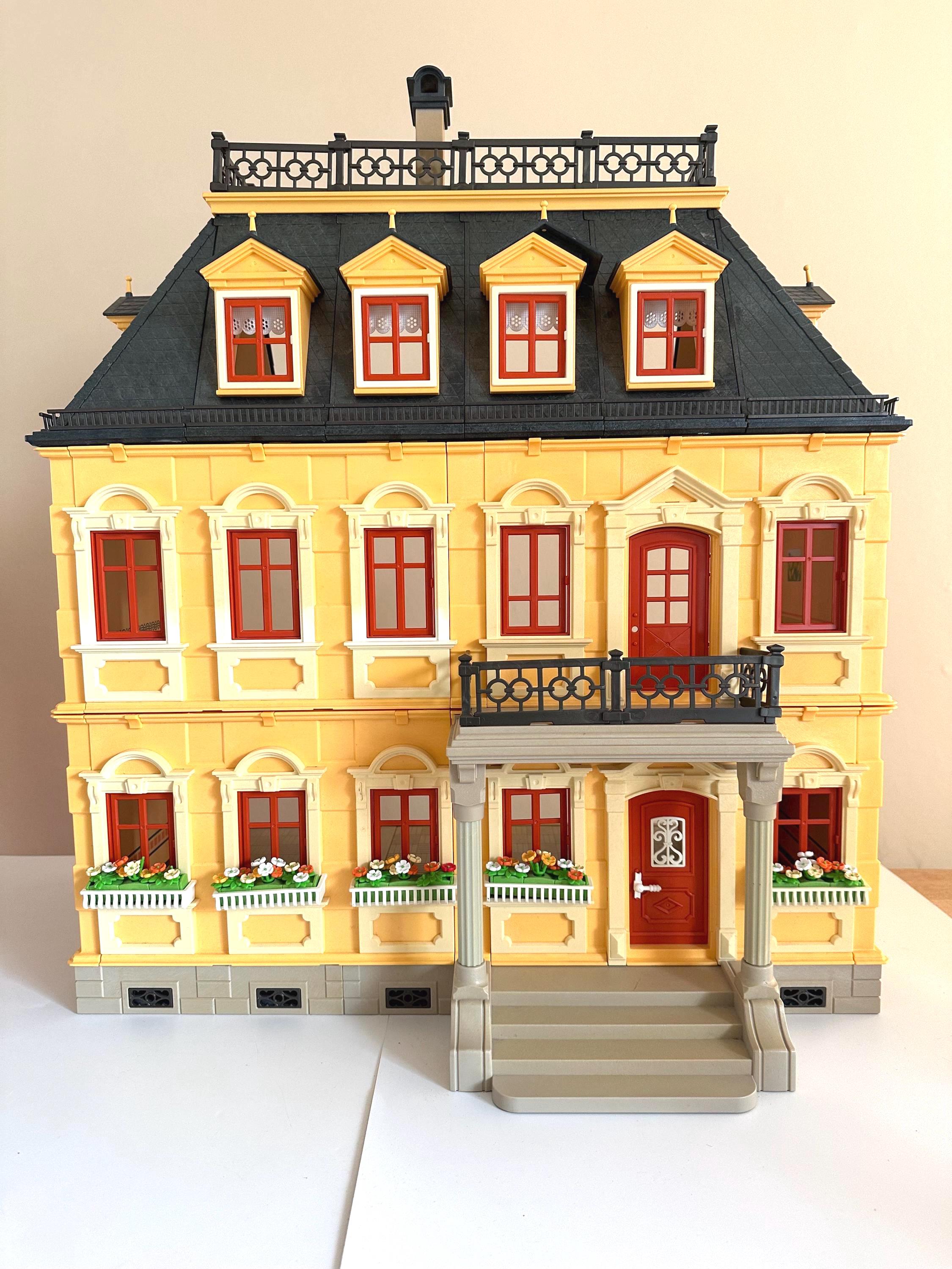 5301 Playmobil doll mansion, furnished with furniture from Playmobil Rosa, vintage 2004.