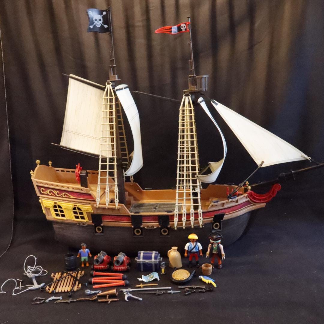 5135 Playmobil Pirate Ship, Figures, Cannonballs and Accessories