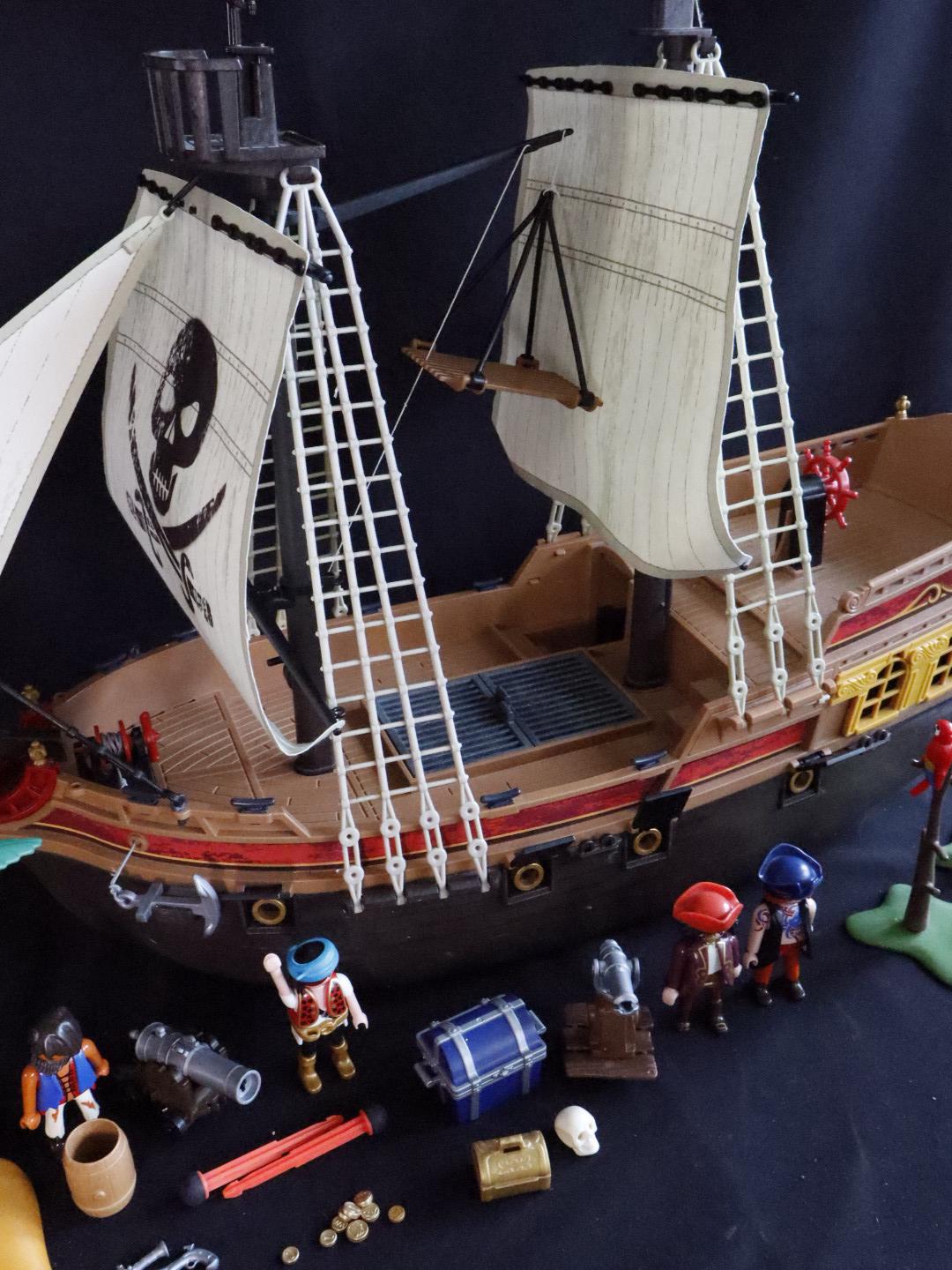 5135 Playmobil Pirate Ship, With Islands, Figures, Cannonballs and
