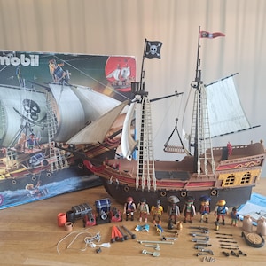 bateau pirate barco playmobil 5135 5135 Playmobil Pirate Ship, With Original Box, Figures Cannonballs