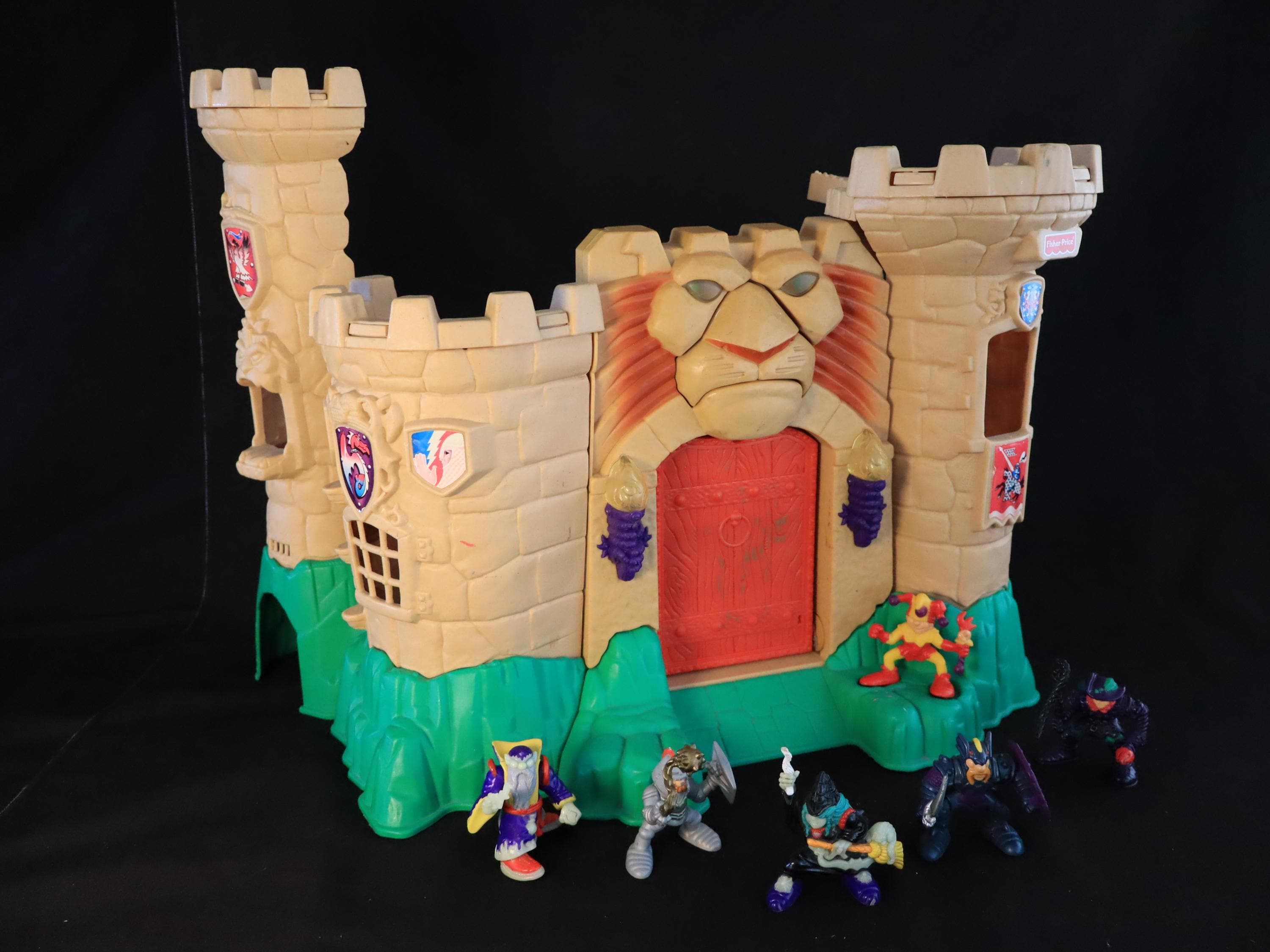 Great Adventures Castle/tower Lion 77198 Fisher Price, 6 Figures