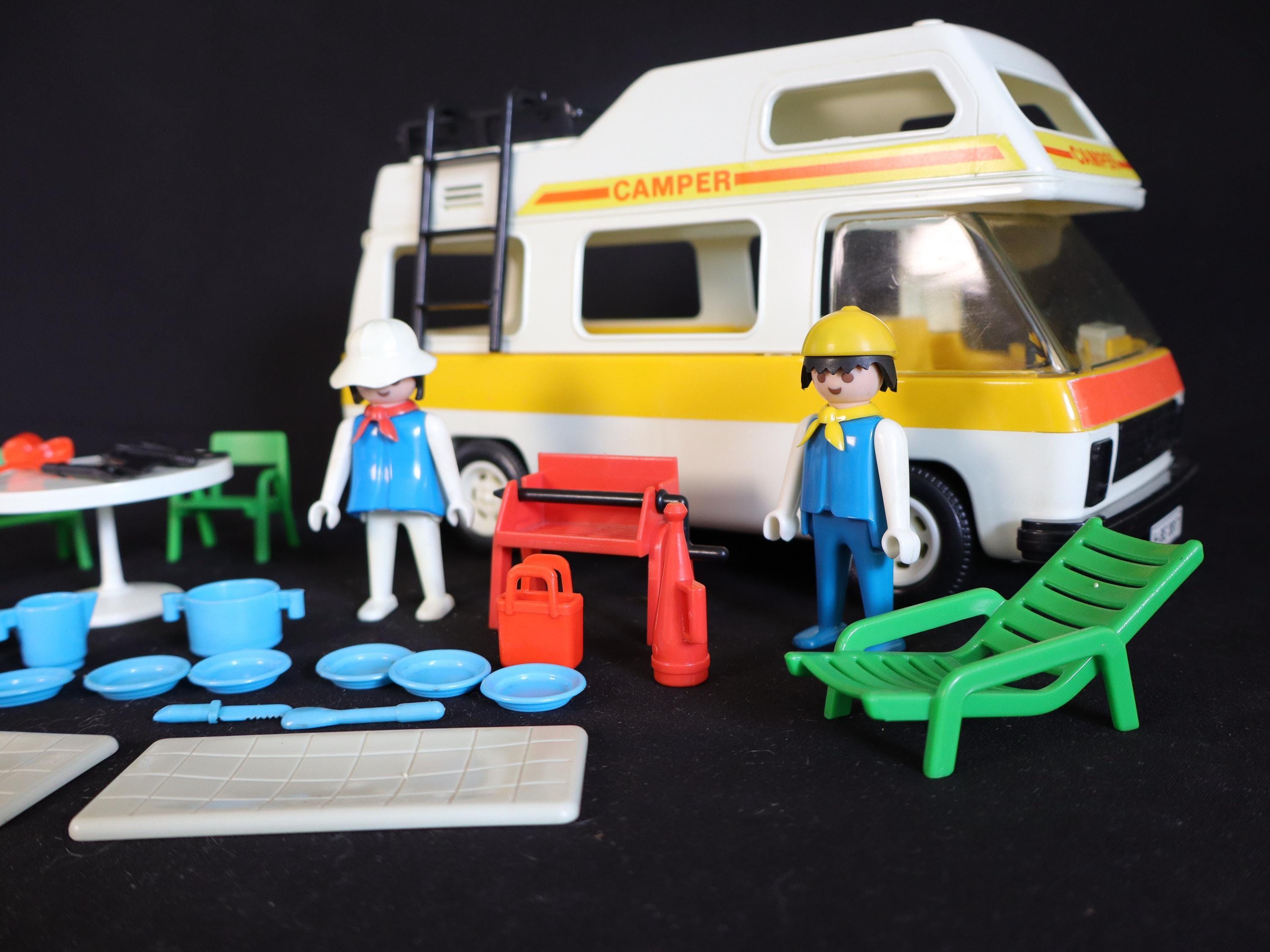 Lot Playmobil Camping-car Et Personnages - Vintage - Plusieurs Pièces