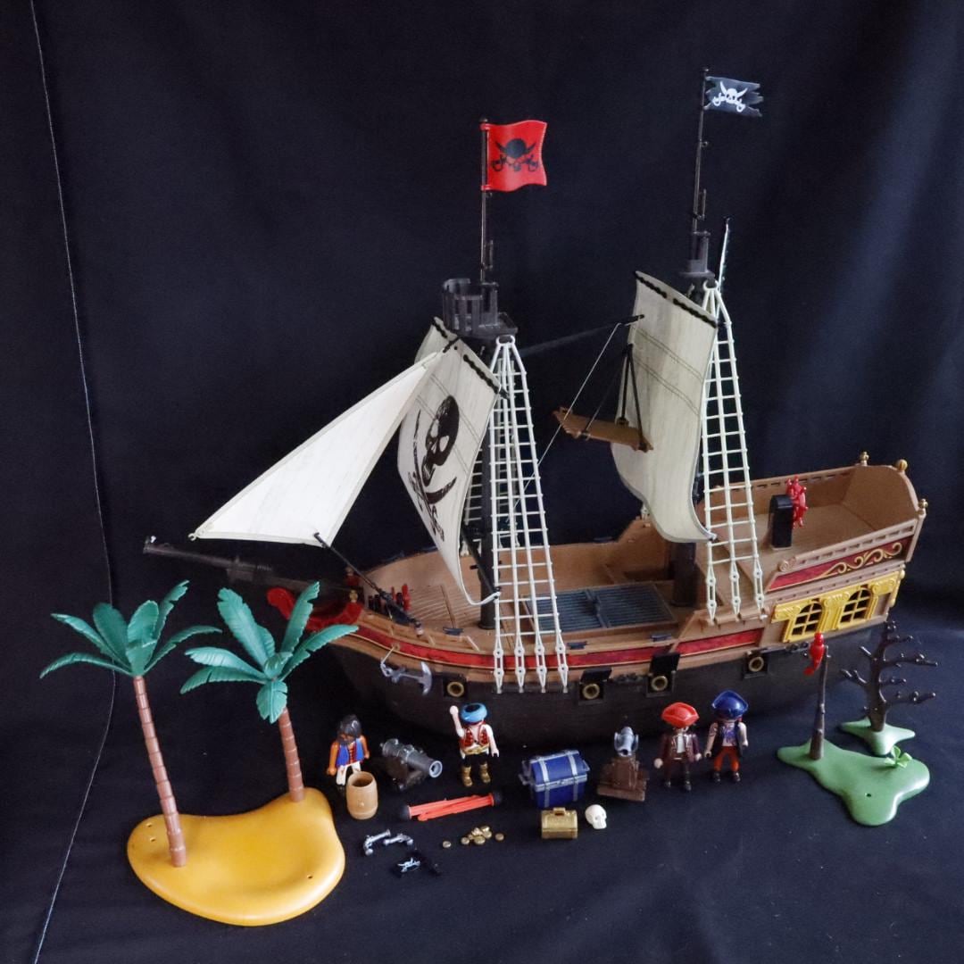 5135 Playmobil Pirate Ship, With Islands, Figures, Cannonballs and