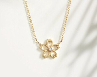 Handmade 14k Gold Diamond Daisy Necklace - Minimalist Flower Pendant