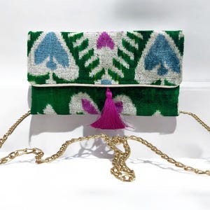 Cartera de noche de terciopelo de seda hecha a mano, moderna cartera de terciopelo Ikat, bolso de noche verde, bolso de cena rosa único de seda, regalo de lujo para mujer