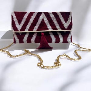 Bolso de mano Ikat burdeos hecho a mano con cadenas desmontables, bolso de mano Ikat de terciopelo, bolso de mano de seda para noche, bolso de mano para boda, regalo elegante para mujer