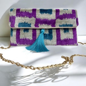 Bolso de mano de diseñador bordado en seda, cartera de terciopelo azul violeta con cadena desmontable, mini bolso de fiesta Ikat hecho a mano, bolso de seda para eventos
