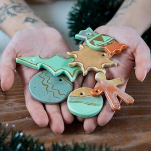 Ceramic Christmas Ornaments – Handmade in Mint & White with Gold – Holiday Tree Decor, Gift Toppers, Cozy Winter Style, Minimalist Ornaments